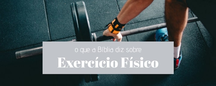 Homem segurando uma barra olímpica de crossfit